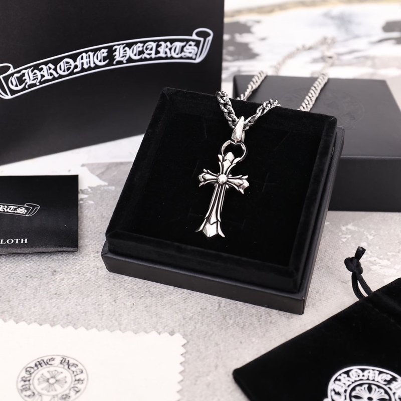 Ch**me He**ts necklaces